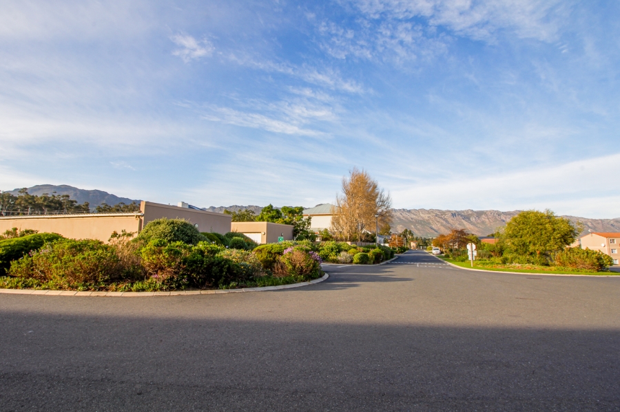 To Let 2 Bedroom Property for Rent in Somerset West Western Cape